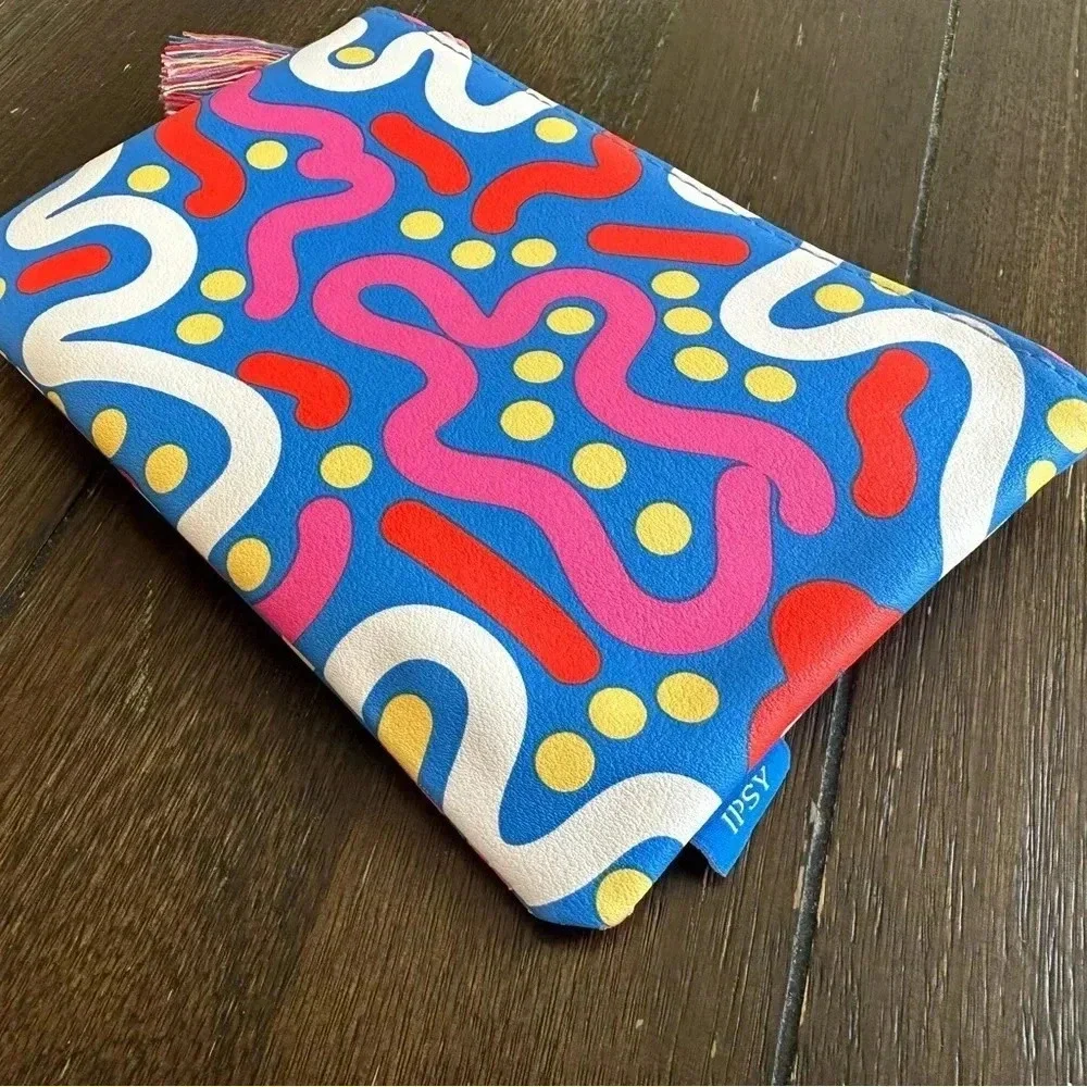 NWOT Ipsy cosmetics pouch